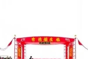 同一段表述的九个修改版本依次排列，用箭头标出改动位置